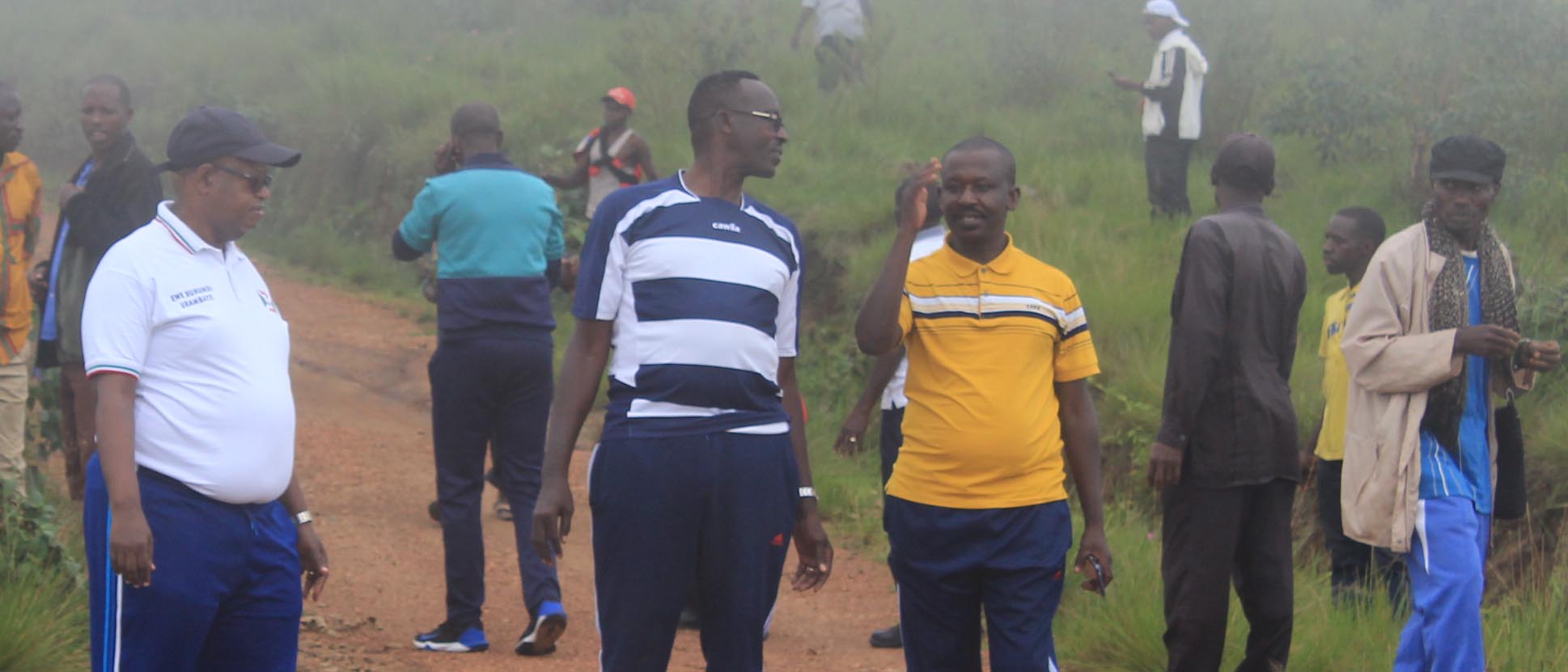 Remise du matériel aratoire aux unités communales du Projet de « EWE BURUNDI URAMBAYE » à Bururi et Mwaro.