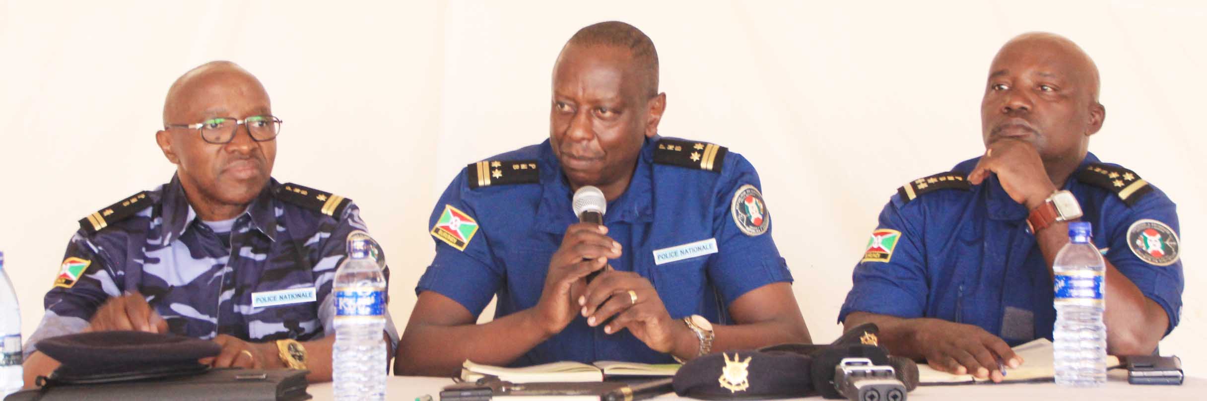 L'Inspecteur Général de la PNB, l'Inspecteur Général Adjoint et le Commissaire Régional Sud en causerie éthique à Rutana